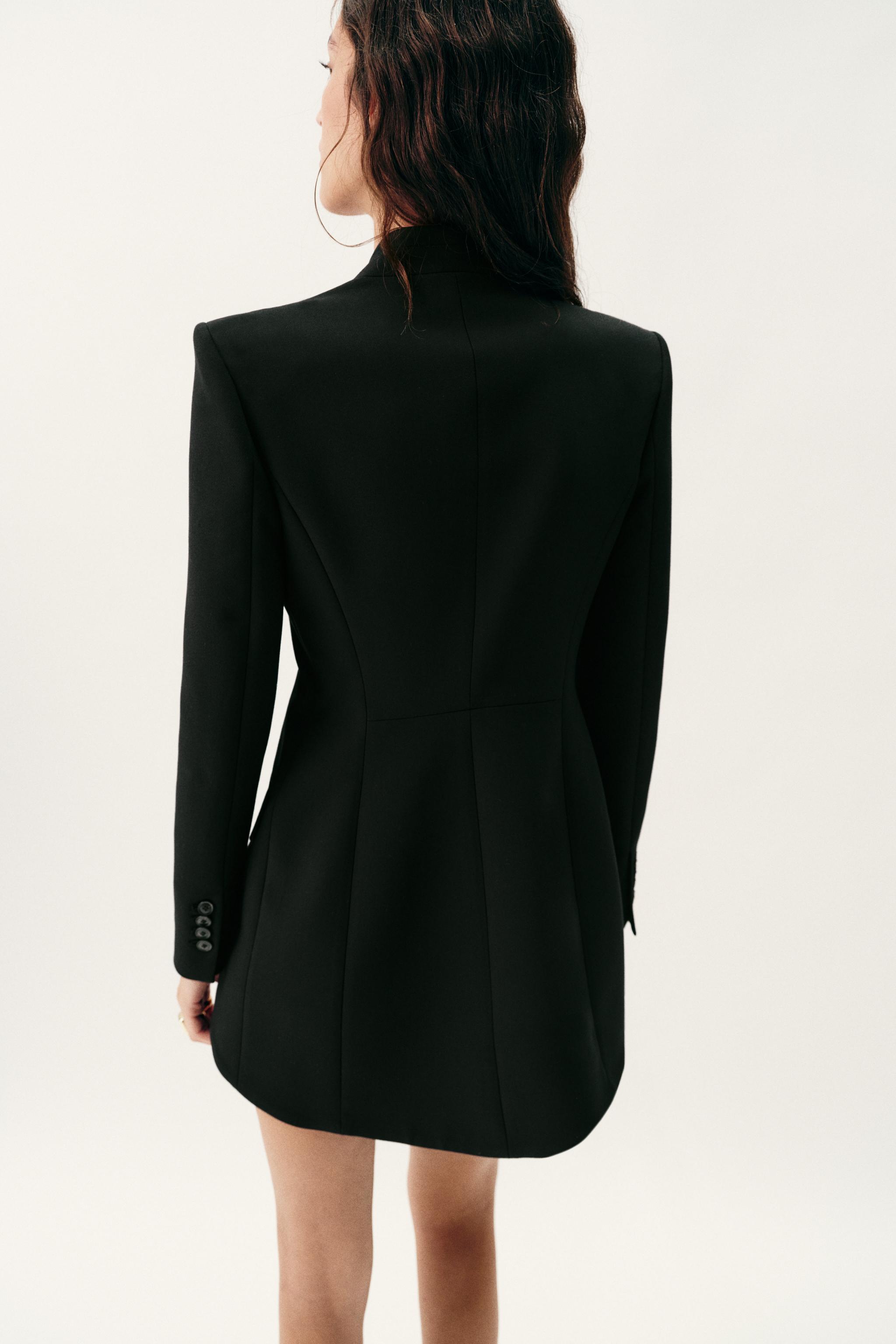 BLAZER AJUSTÉE ASYMÉTRIQUE À ÉPAULETTES